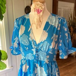 NWT BLUE FLORAL PRINT MAXI DRESS MEDIUM